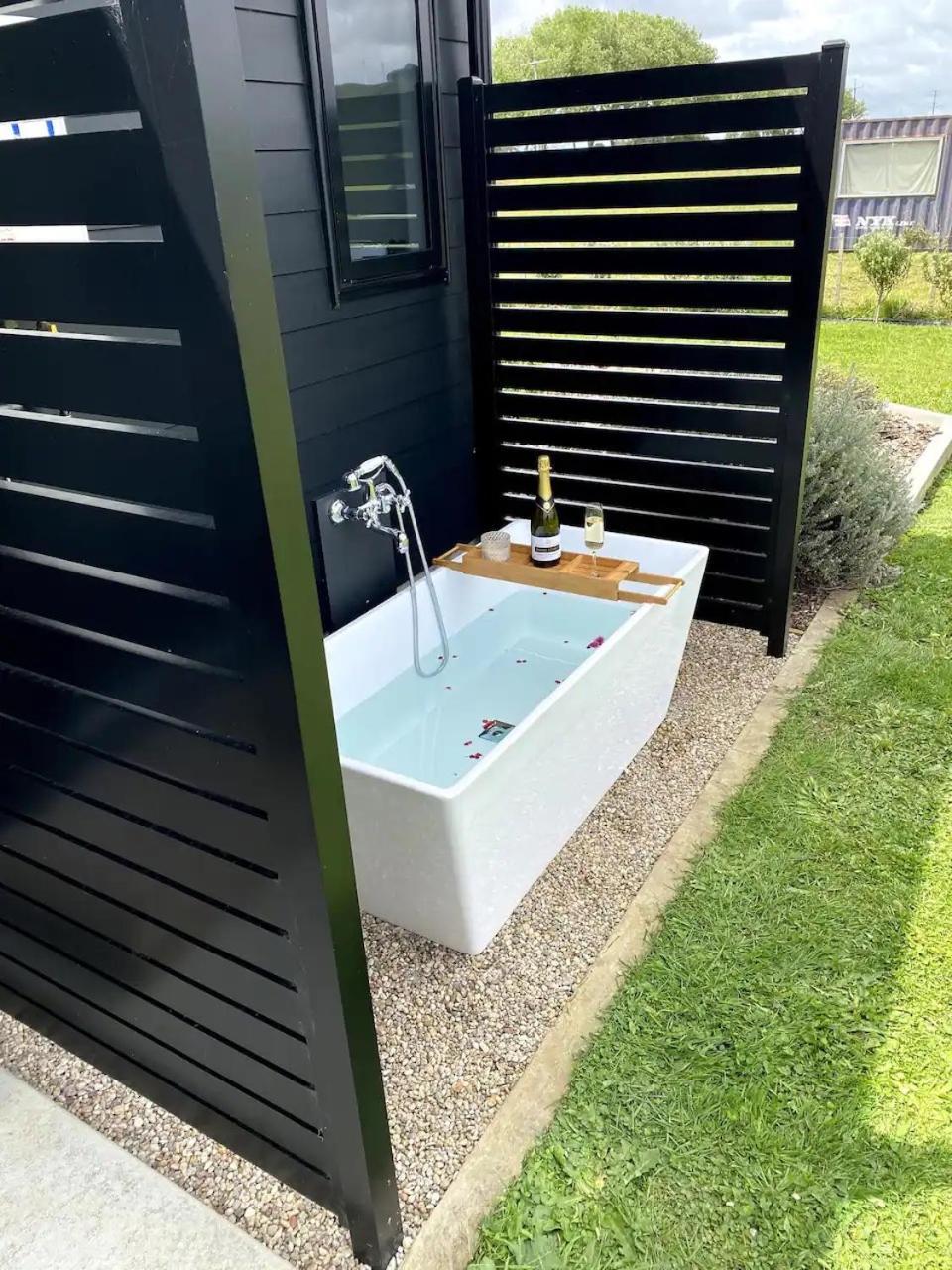 Soul Sanctuary, With Outdoor Bath Villa Raglan Exterior photo
